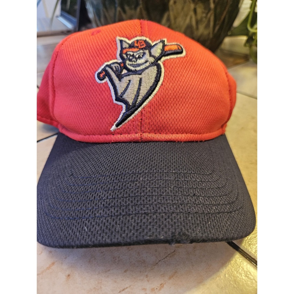 Louisville Bats MiLB Minor League Baseball Hat Youth OSFA Red. Aroldis Chapman